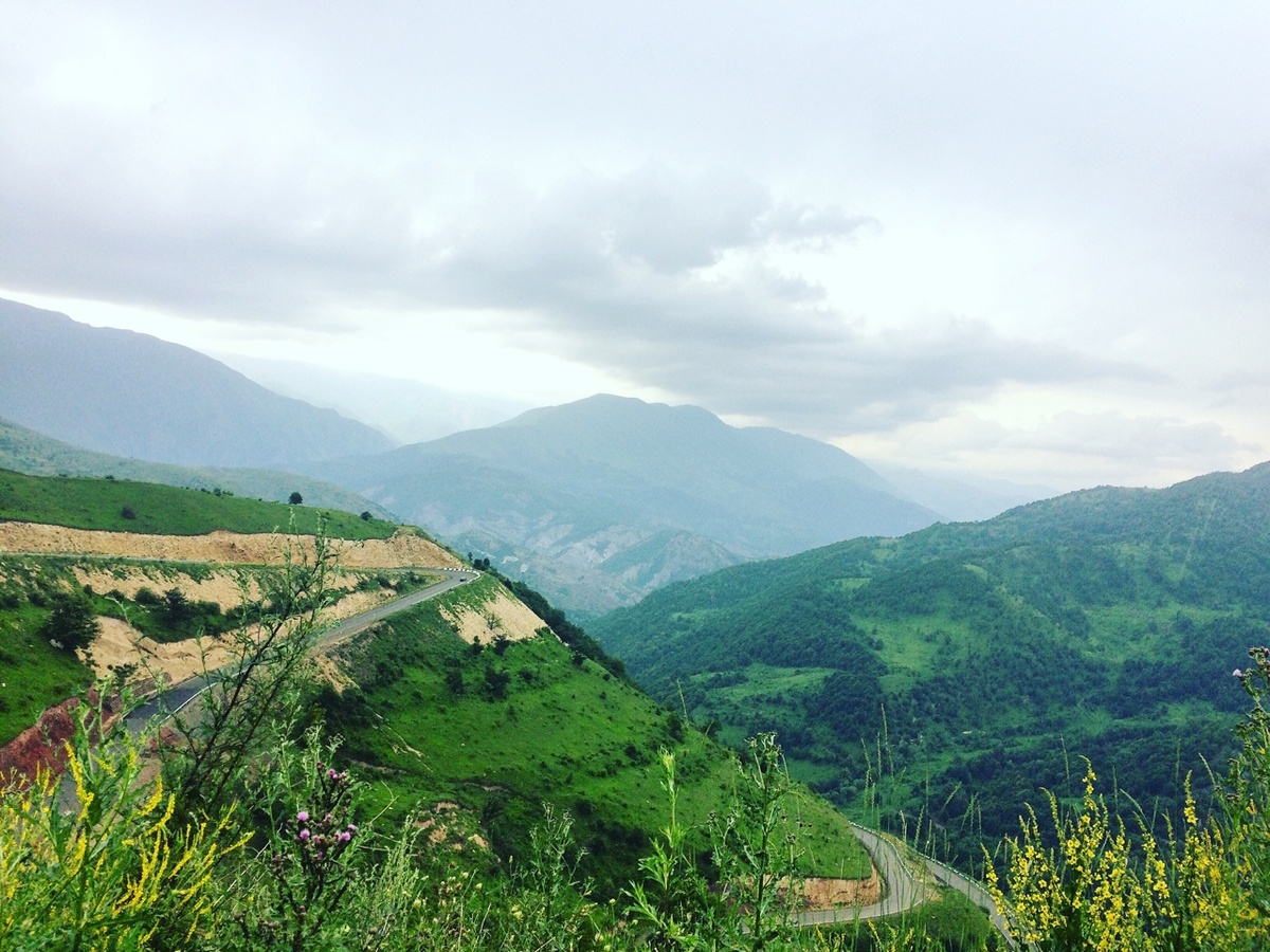 Такая живописная дорога по землям Армении.