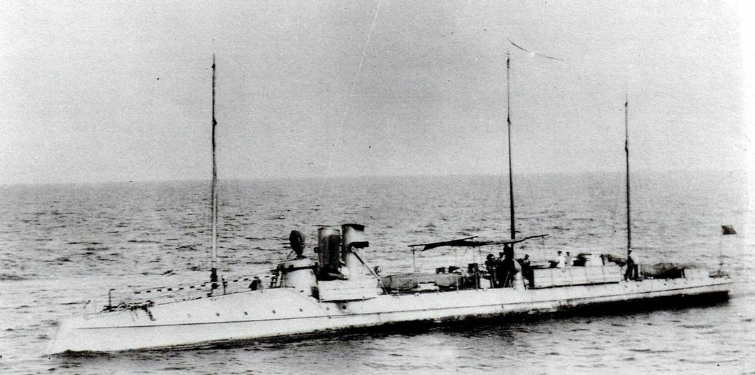 1904, 15-18 июня (2-8 июня по старому стилю): Набеговая операция трех владивостокских миноносцев (командир отряда - капитан 2 ранга И.А. Виноградский) к берегам острова Хоккайдо
