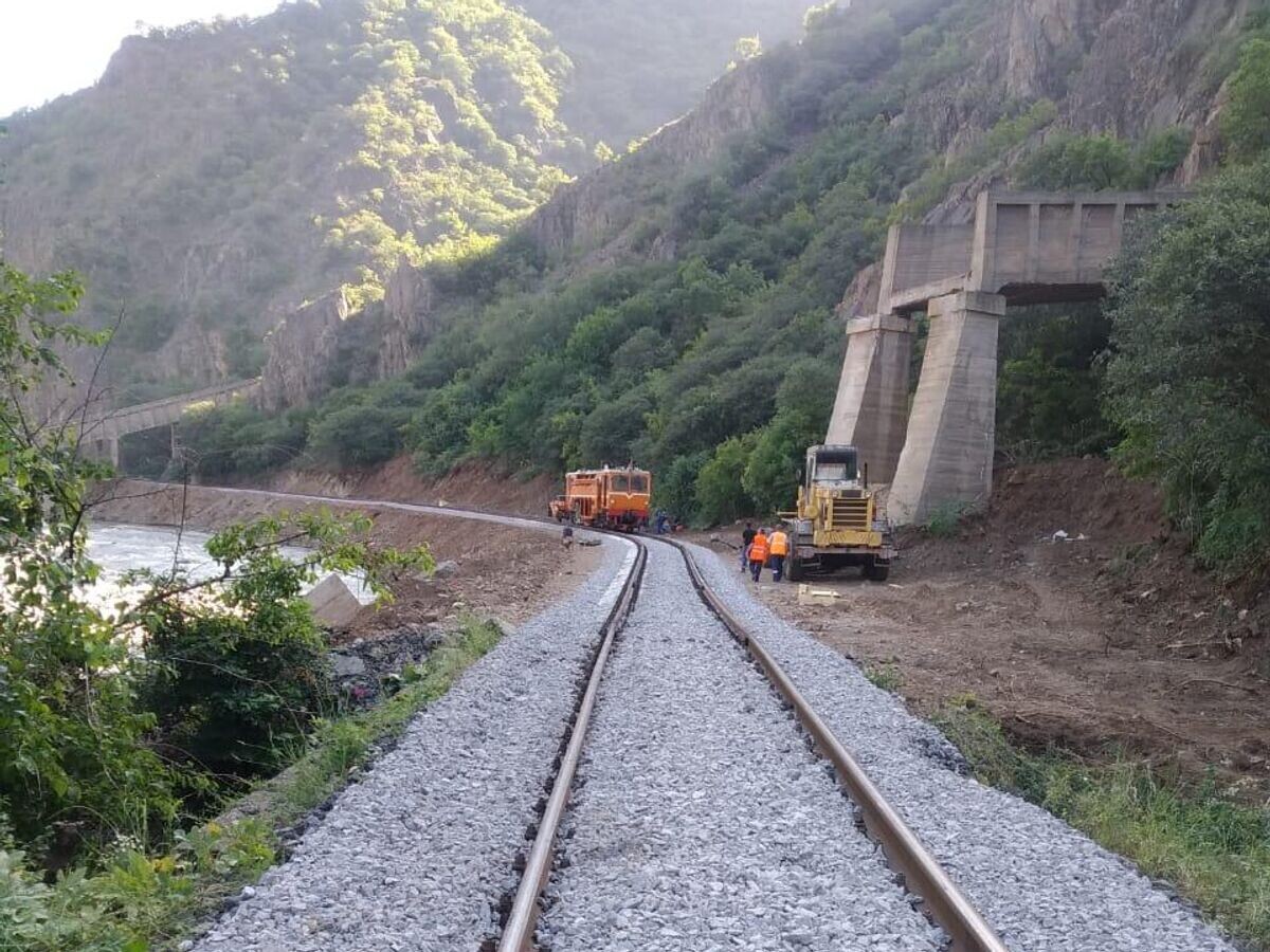    Восстановительные работы на железнодорожном участке в Лорийской области Армении© Фото : ЗАО "Южно-кавказская железная дорога"