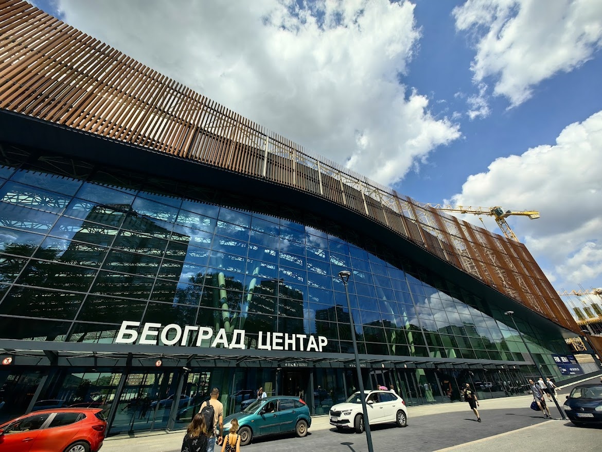 Листайте, там фото вокзала внутри