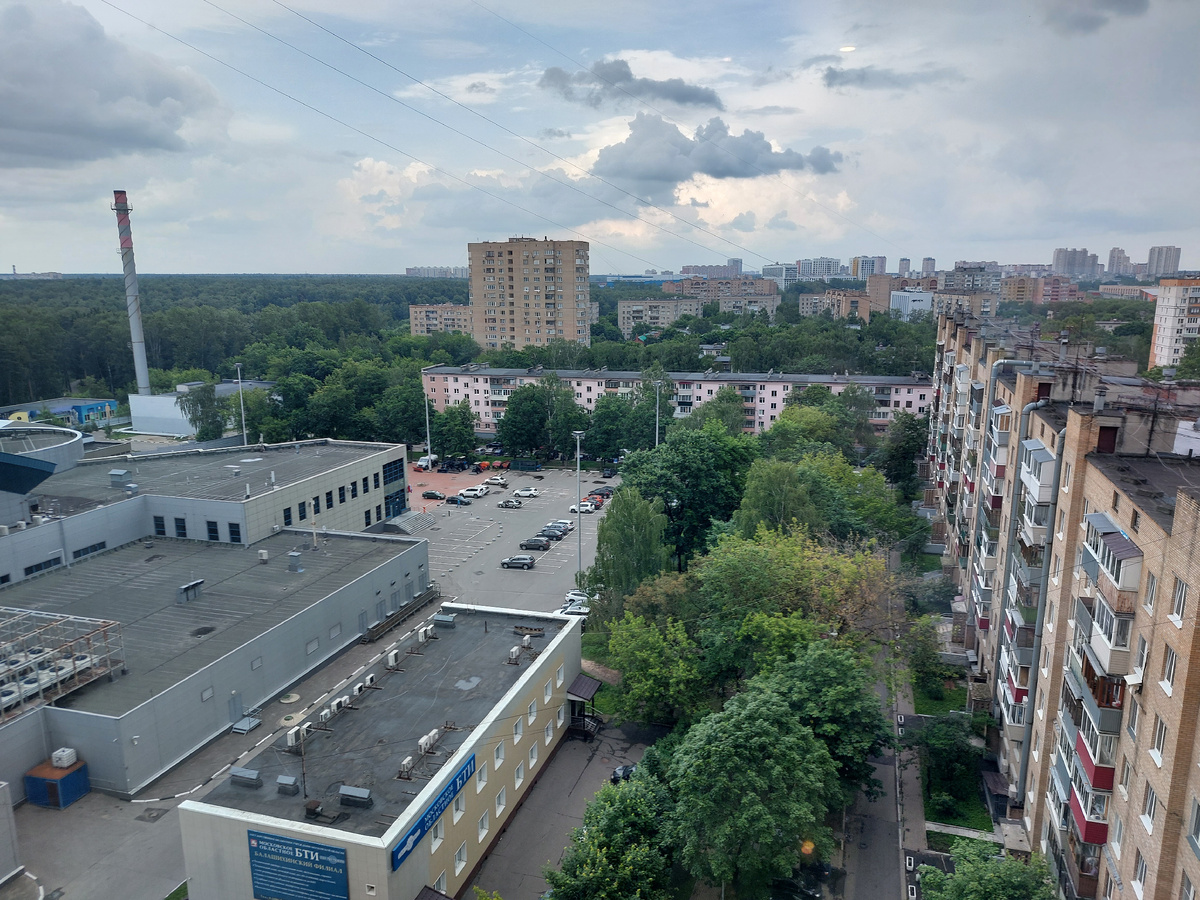 Вид на Балашиху и cumulonimbus с 11 этажа