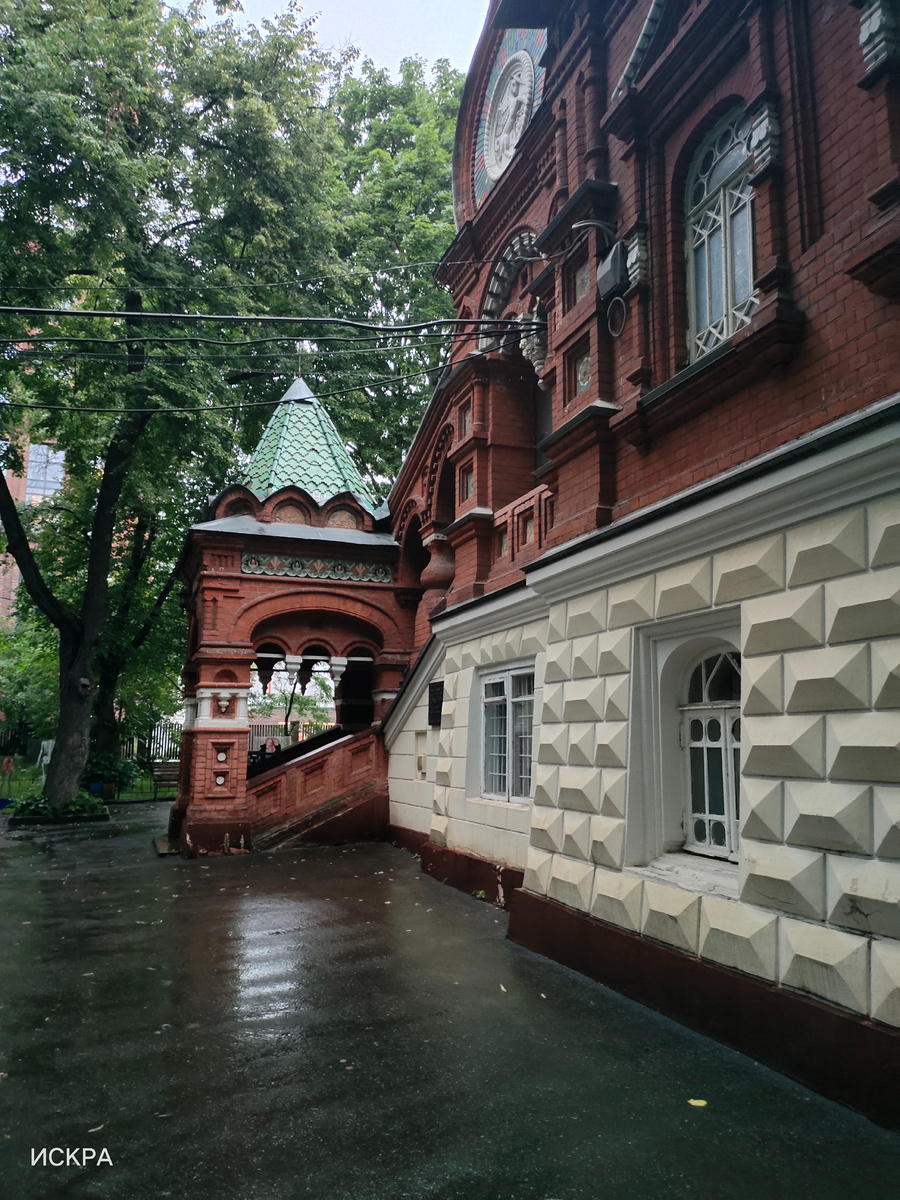 Вот такая красивая старинная усадьба