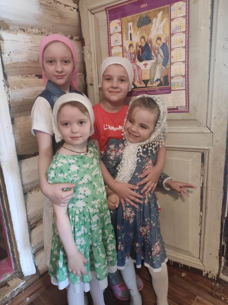 София, Вера ( старшие), Лиза и Мила ( младшие)