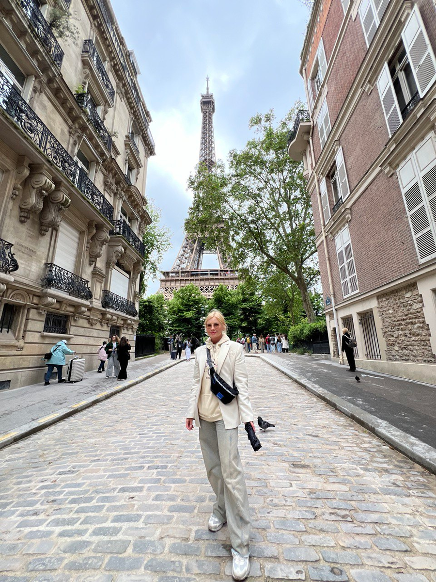 Это я в Париже в мае 2024