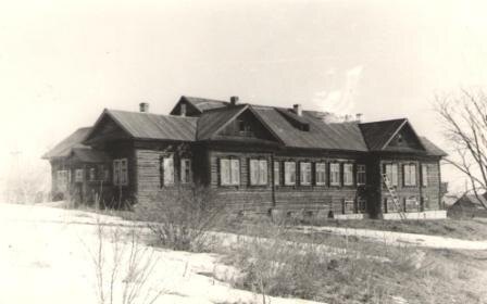 Хирургический корпус Вавожской центральной районной больницы. Фото 1960-х годов из архива автора