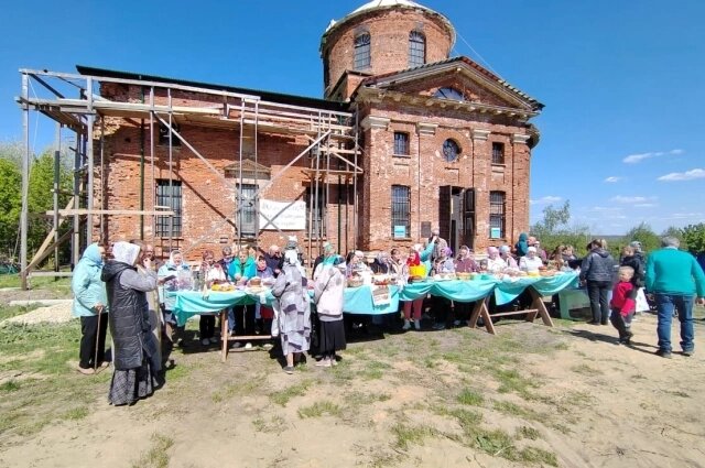    Храм всегда же был местом притяжения людей. Фото: Из личного архивa/ Владимир Тишкин