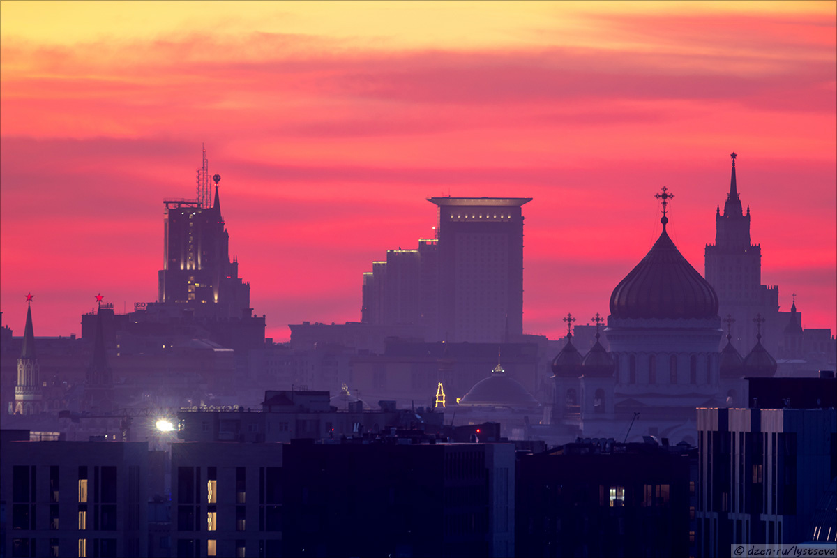 Рассвет в Москве. Вот такая красота.