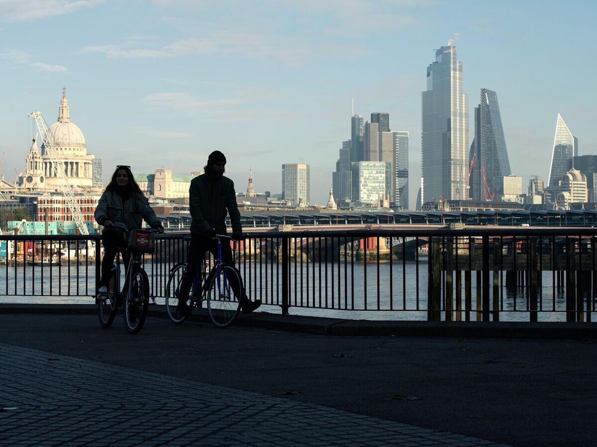    Вид на Лондон с южного берега Темзы во время карантина, введенного в связи с коронавирусом© РИА Новости / Джастин Гриффитс-Уилльямс