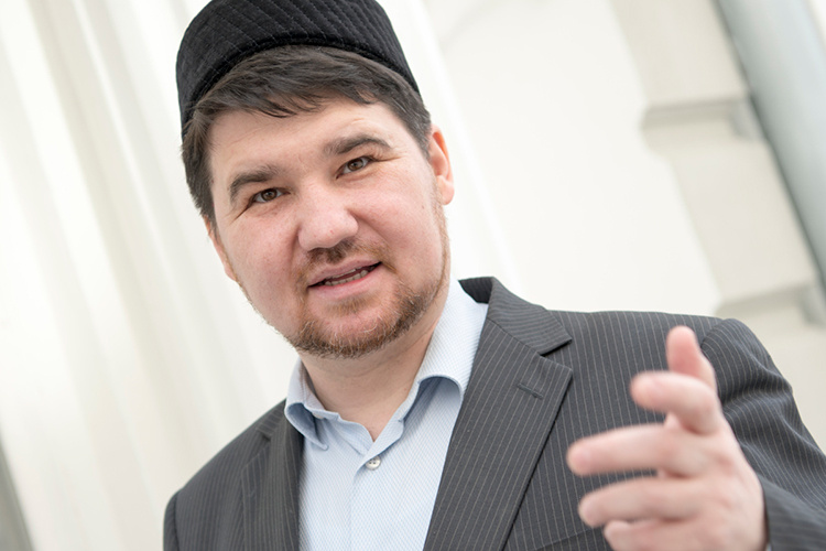    Российский ислам вступил в фазу фундаментального смыслового кризиса, уверен известный мусульманский деятель Рустам Батров.   
Фото: «БИЗНЕС Online»