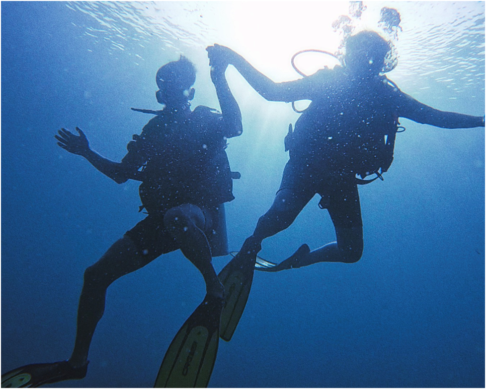 Обычно погружение стоит около 40–50 $ на человека. Фото из личного архива