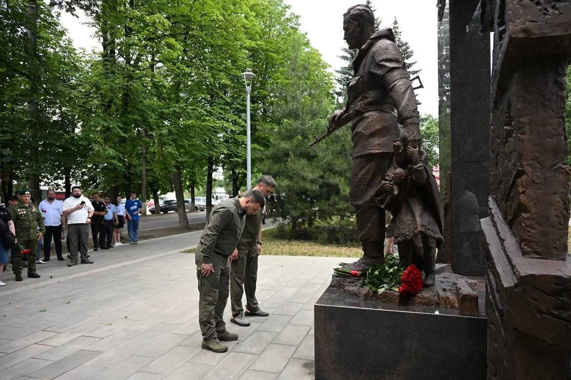 В Харцызске торжественно открыли памятник защитникам Донецкой Народной  Республики | Мой Нижний Новгород | Дзен