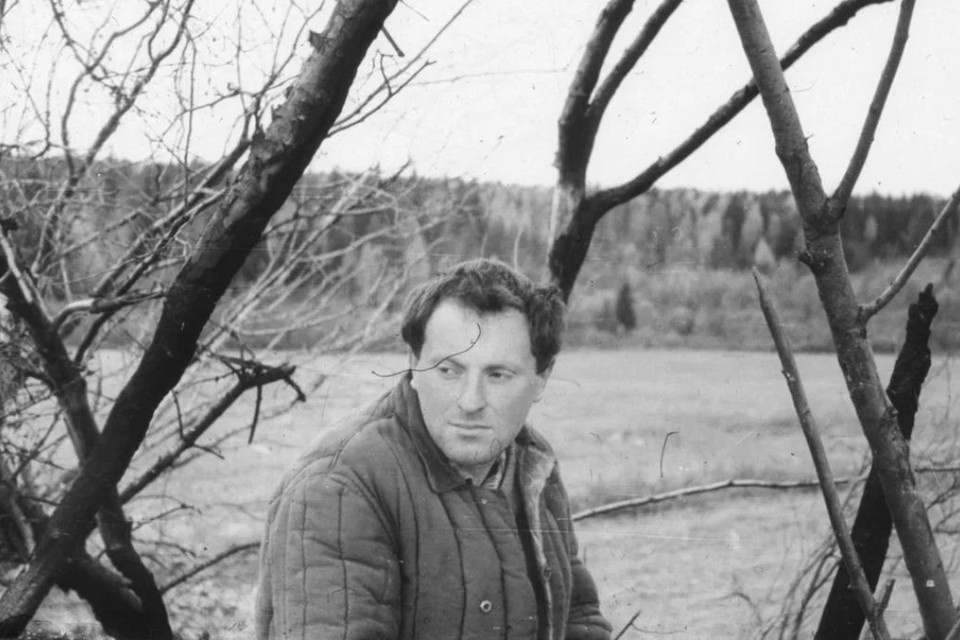    Иосиф Бродский не смог избежать ссылки из-за измены любимой. Фото: тг-канал музея "Полторы комнаты".