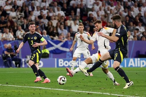 Болельщики сборной Германии опасались, что немцы «ударят в грязь лицом» и в этот раз, а поклонники шотландской сборной наоборот, надеялись на это. Однако, «шотландского чуда» не произошло