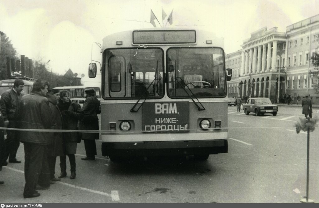 Площадь Революции и Центральный универмаг, начало 2000х годов. 2019 История Нижн