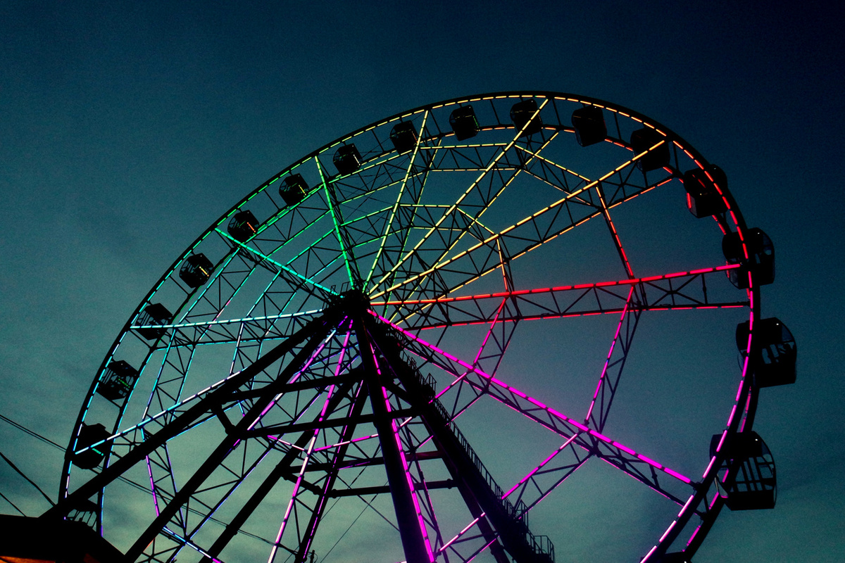 Колесо обозрения кругозор остров конный 5 фото Irkutsk, morning view of the Ferris wheel on the island of Equestrian on the ban