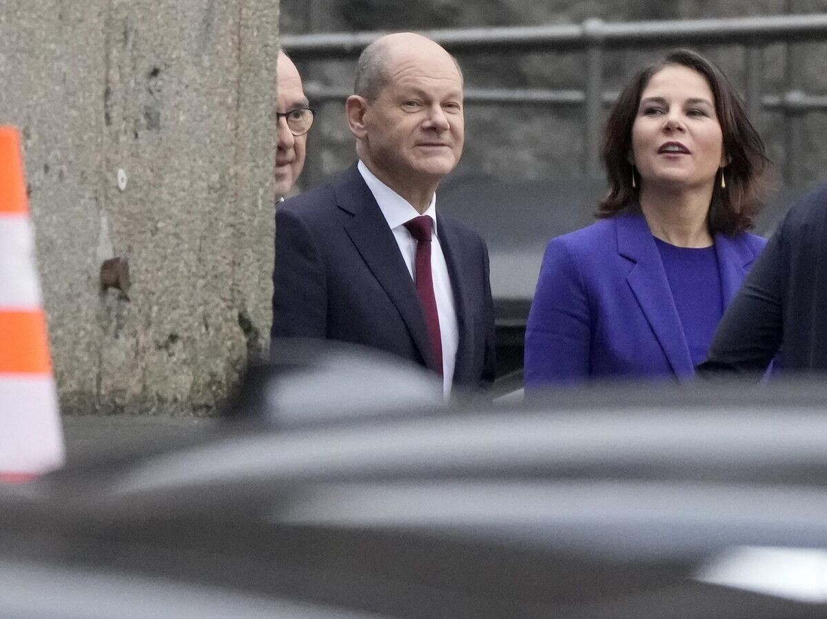    Канцлер ФРГ Олаф Шольц и глава МИД Германии Анналена Бербок© AP Photo / Markus Schreiber