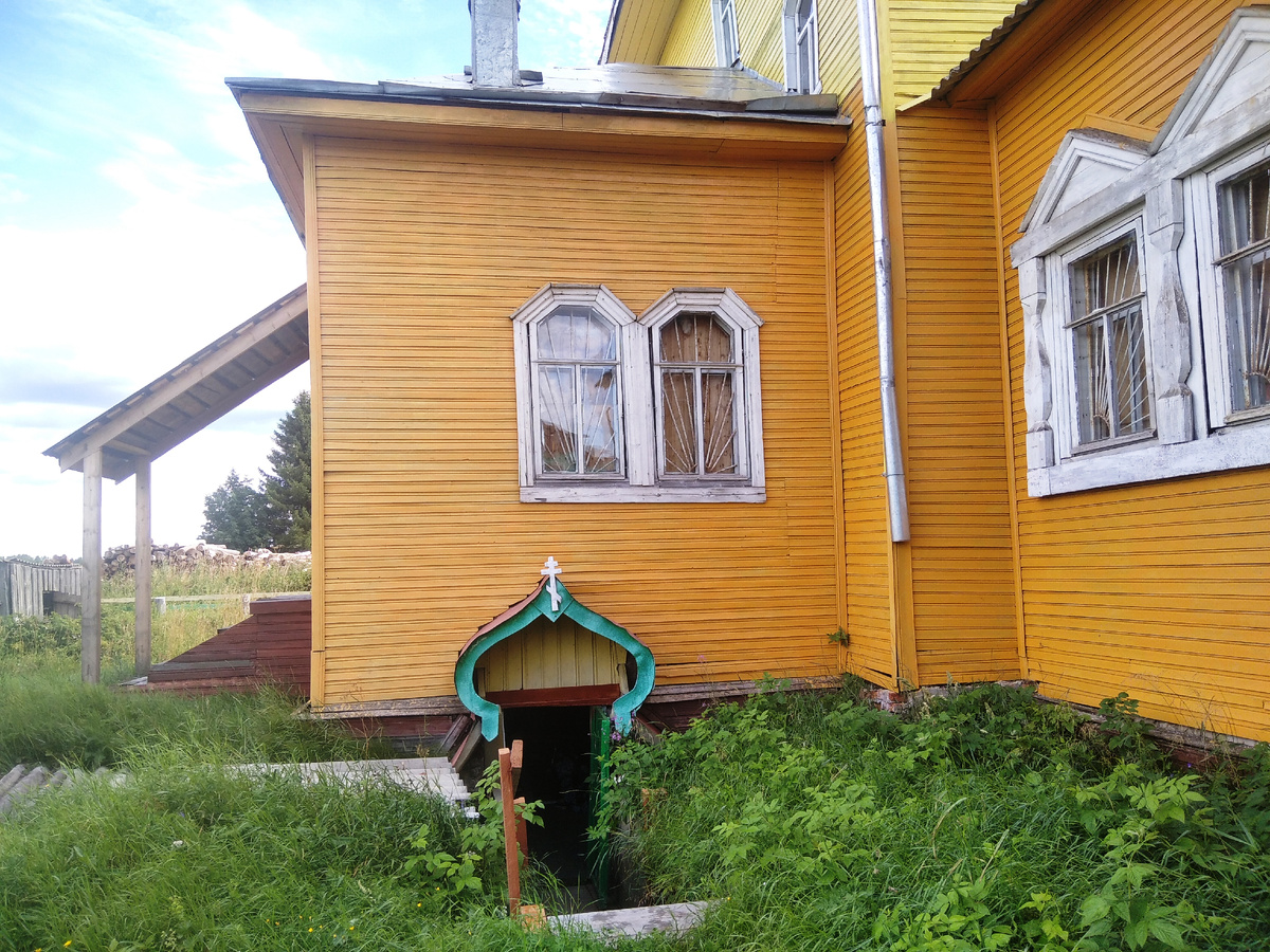 Вход в усыпальницу .Сергия Малопинежского преподобного (1493—1585 гг.)