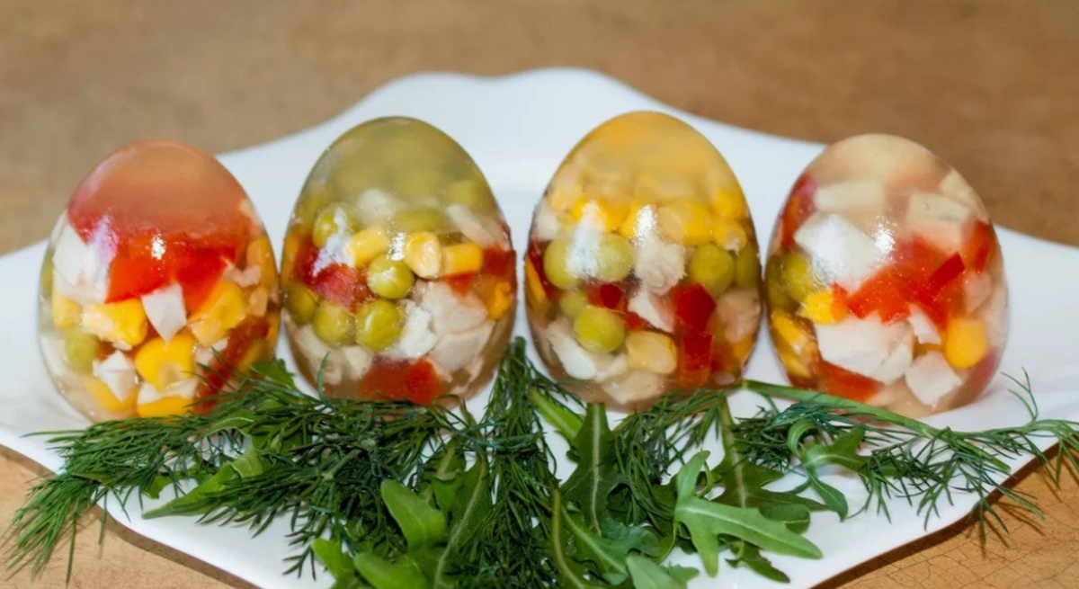 Заливное в яичной скорлупе 