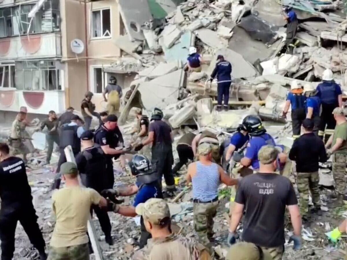    Разбор завалов на месте обрушения подъезда в городе Шебекино© МЧС России