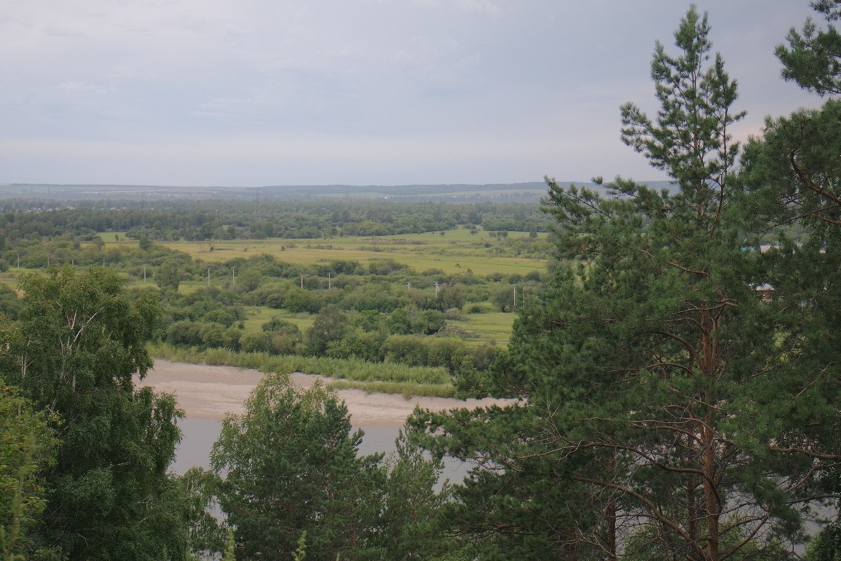 вид на долину реки Иркут