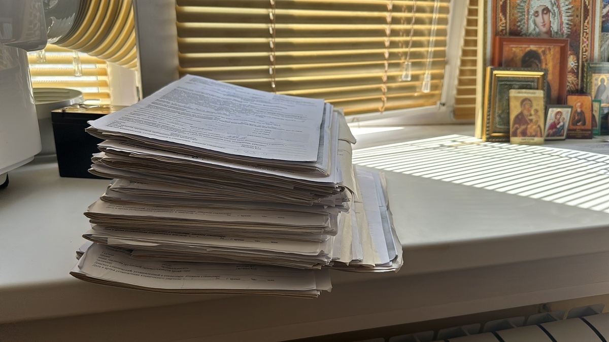 Истории болезней в кабинете доктора Казанцева -снимок из его аккаунта в ВК