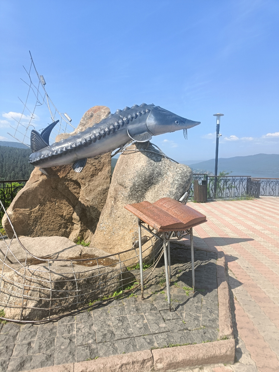 Знаменитая смотровая площадка Царь-рыба