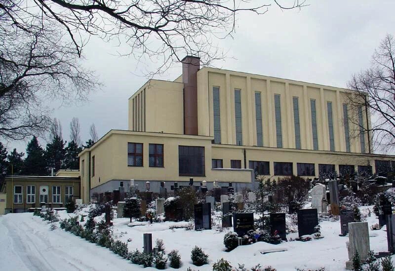 Крематорий в Страшнице — крупнейший по площади крематорий в Европе.