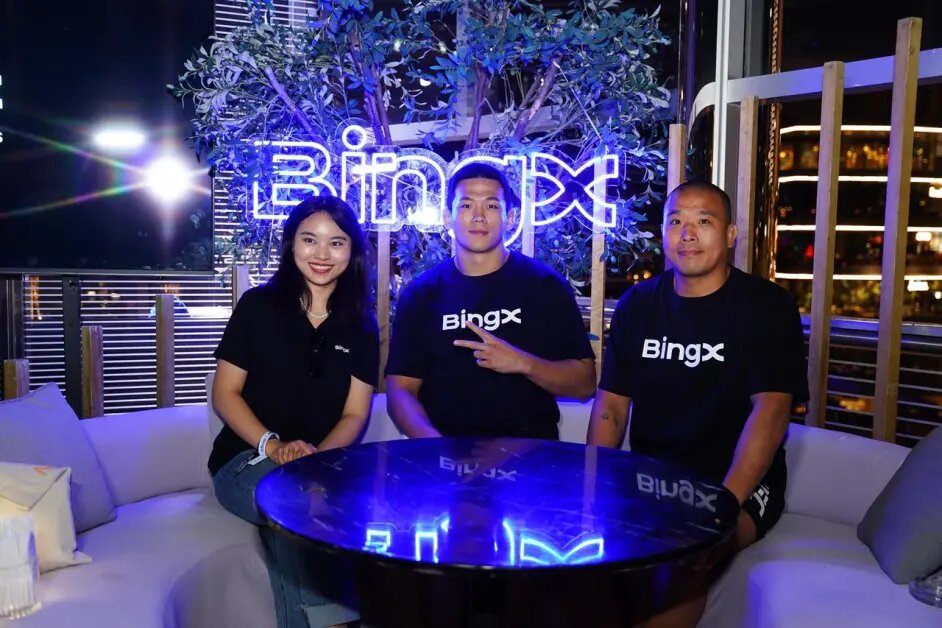 Вивьен Лин с послами BingX - Чжун Ён Паком и Да Вун Чжуном