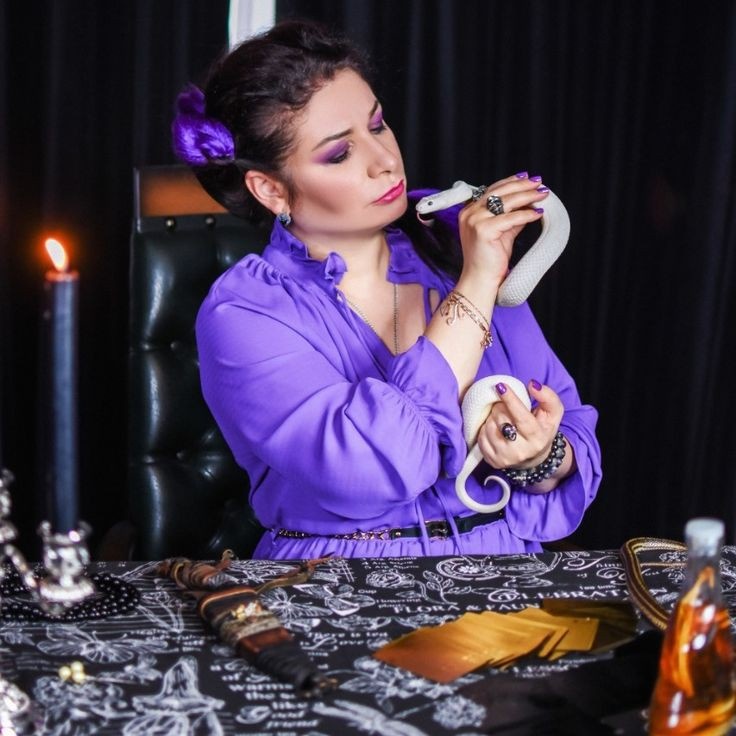 Фото взято с официального сайта Алёны Полынь. Собственно это наша звезда новостей. 