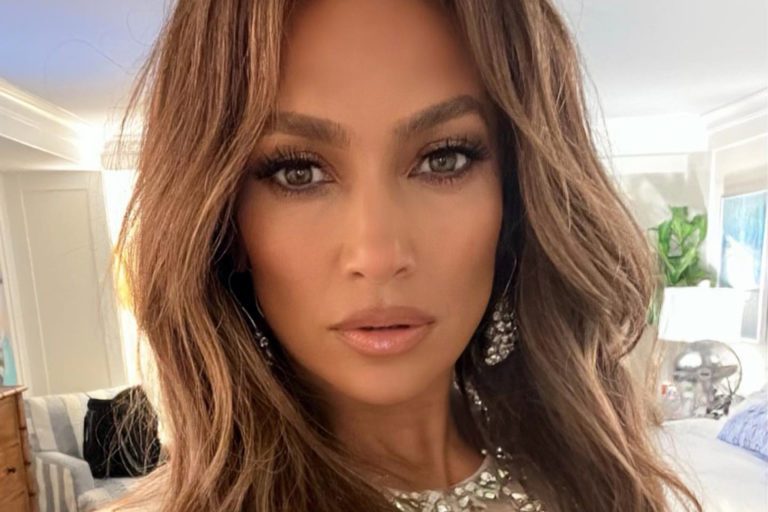    Фото: @jlo Маргарита Салахова