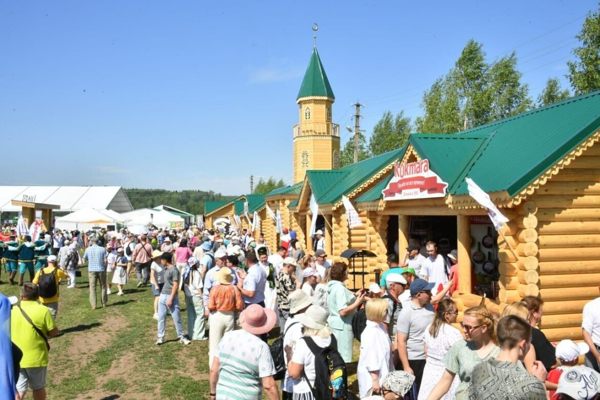 70 тысяч гостей, ярмарка, скачки и Дина Гарипова: Всероссийский сельский  Сабантуй в Барде | Татар-информ | Дзен