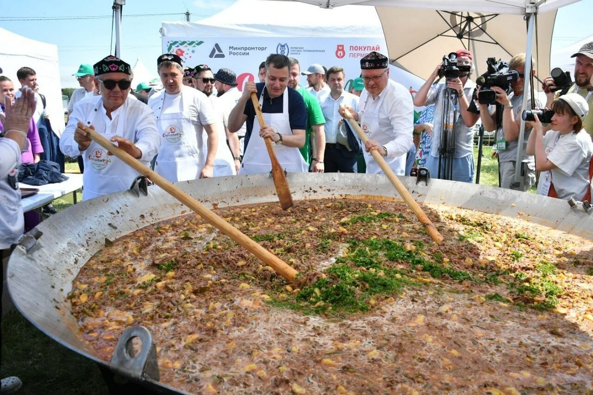 70 тысяч гостей, ярмарка, скачки и Дина Гарипова: Всероссийский сельский  Сабантуй в Барде | Татар-информ | Дзен