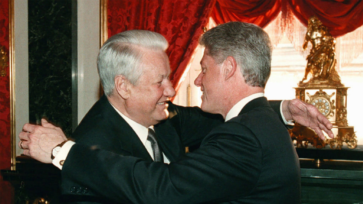 Российская финансово-кредитная система рождалась в муках в начале 1990-х по правилами и требованиям МВФ эпохи Вашингтонского консенсуса, в условиях полного развала российской экономики и всеобщего очарования "россиян" богатством и ценностями Запада.