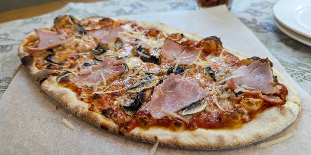 Пиццерия "Мама Оля" в Щеглово. Обстановка как дома, но хорошо ли это?!