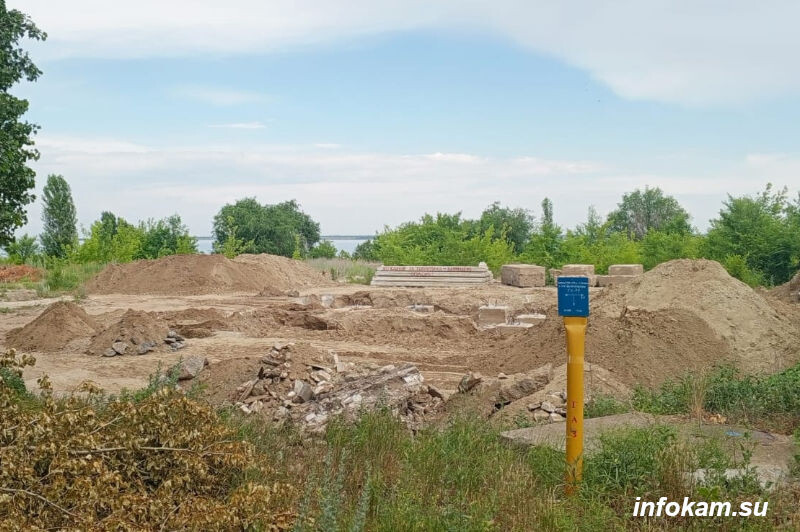    На месте бывшего завода торгового оборудования строят частный дом