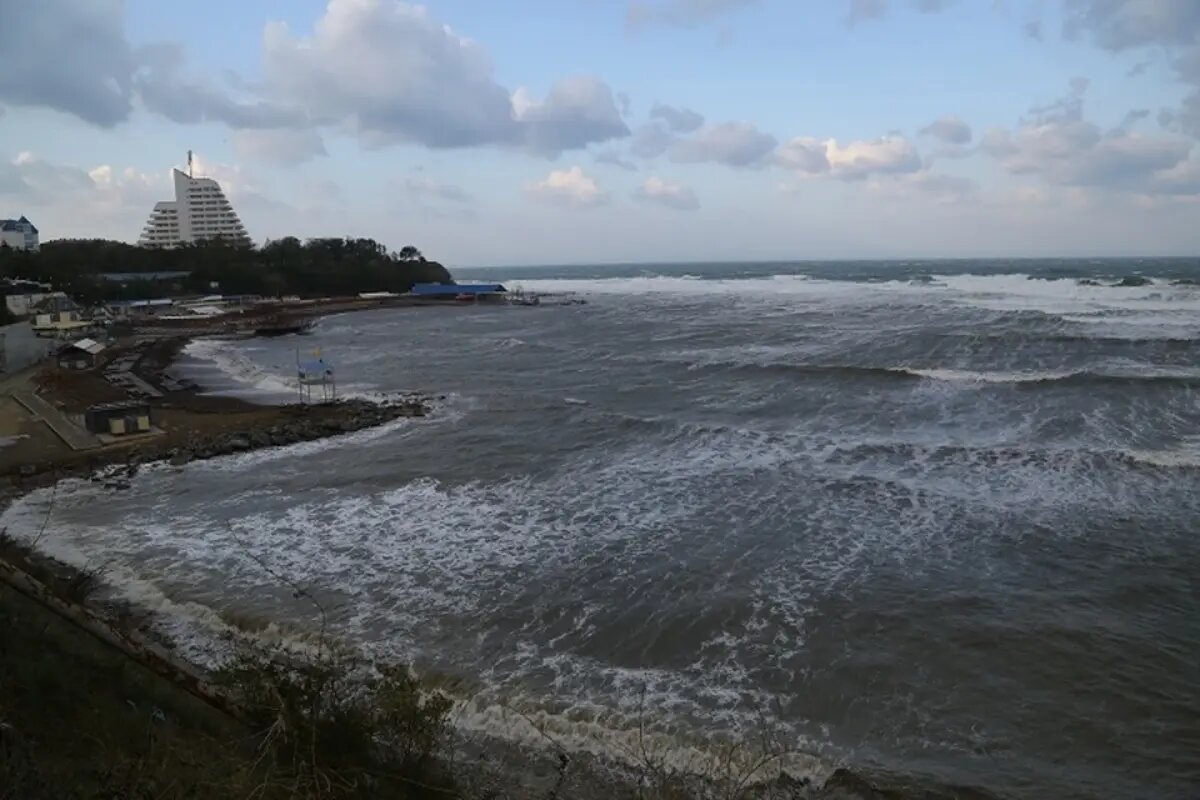 Ледяные булыжники, водопады в центре города и «плавающие» машины!» Кубань  топит из-за разгула стихии, а под Новороссийском молния ударила в |  Утренний Юг | Дзен