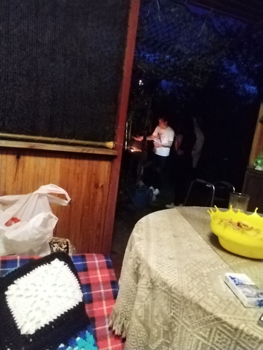 А если себе еще фонариком подсветить!