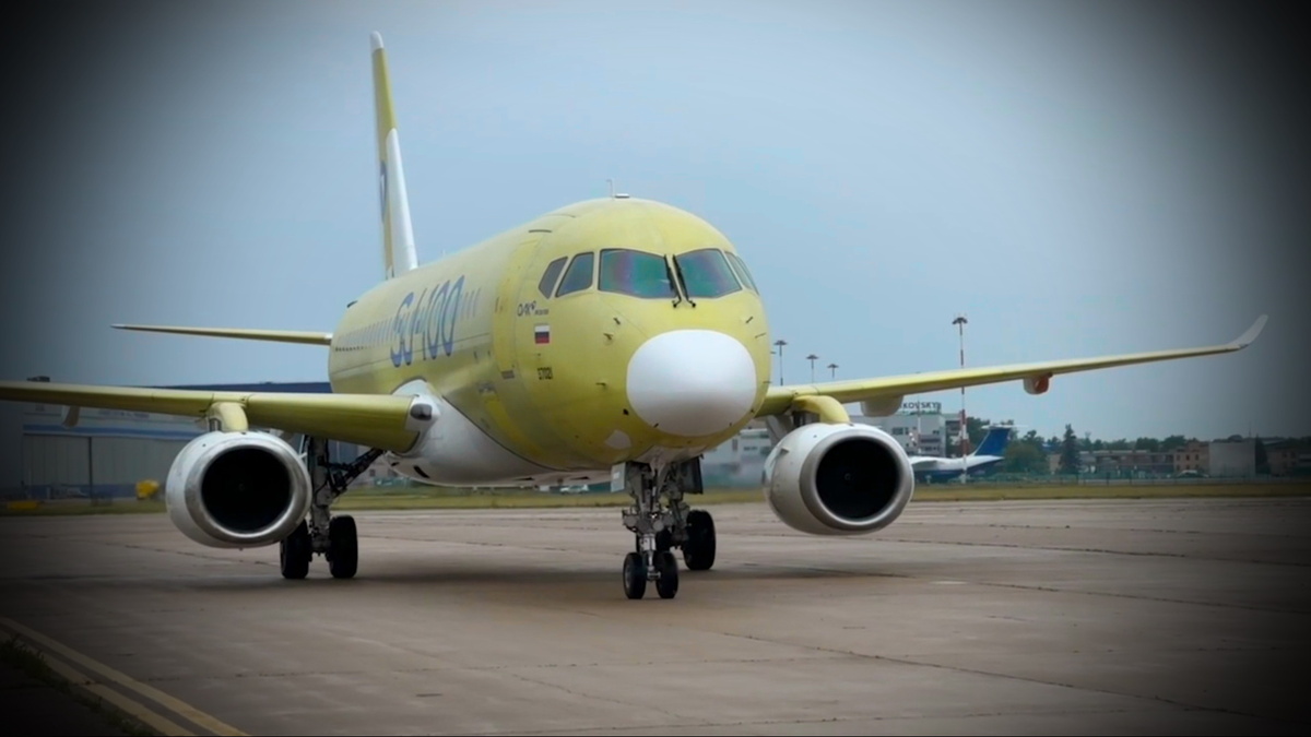 Опытный SJ-100 с бортовым номером 97003 и двигателями SaM146 в Жуковском. Кадры ОАК