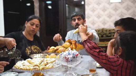 Азербайджанский домашний пышный хлеб и сладости Гата! Греческая кухня (торт «Рог изобилия»)