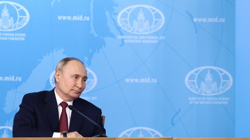     Владимир Путин на встрече с руководством российского МИД РИА Новости Валерий Шарифулин