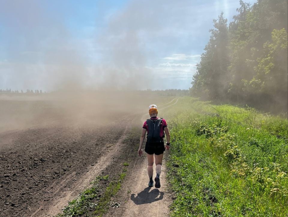 Иван сфотографировал меня до начала лютого трэша. Вот в таком и даже более густом облаке мы будем бежать...