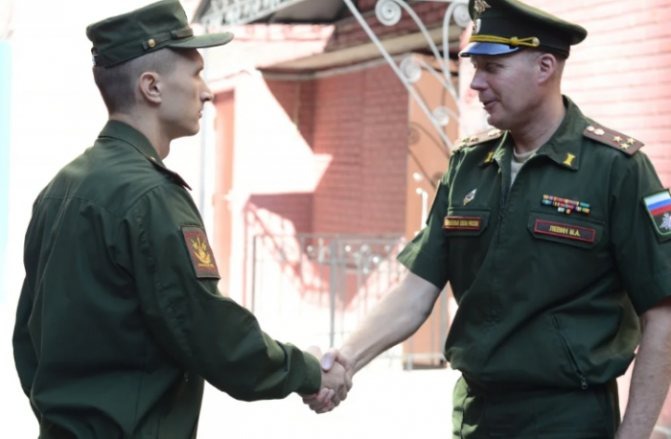 Если действительно хочешь поехать в ООН, тогда держи, - сказал начальник штаба.