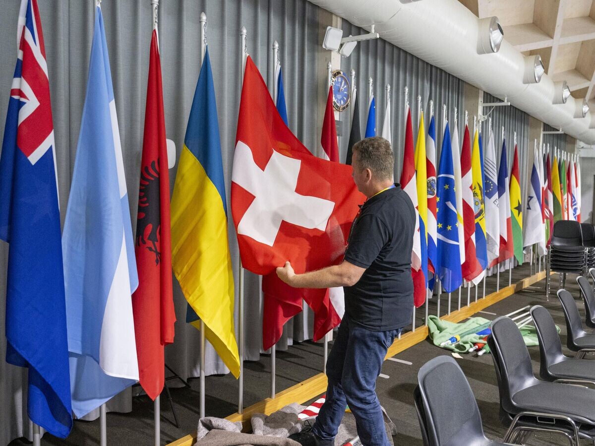    Флаги стран-участниц саммита по Украине в Швейцарии© AFP 2024 / POOL / URS FLUEELER
