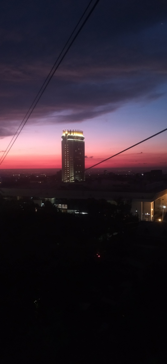 Вид на гостиницу "Казахстан" сверху