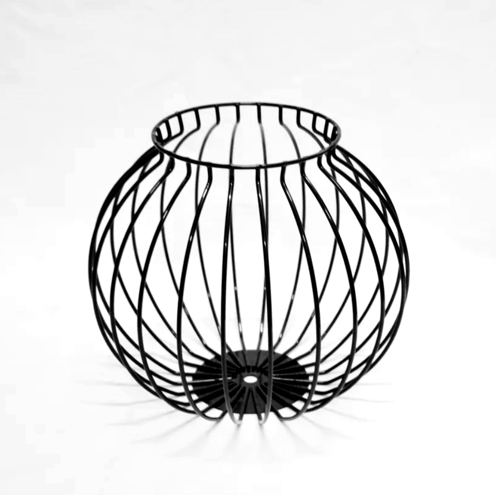 Я купила вот такой каркас. Черный цвет становится быстро невидимым в сумерках, поэтому светильник выглядит, как шар из звёздочек