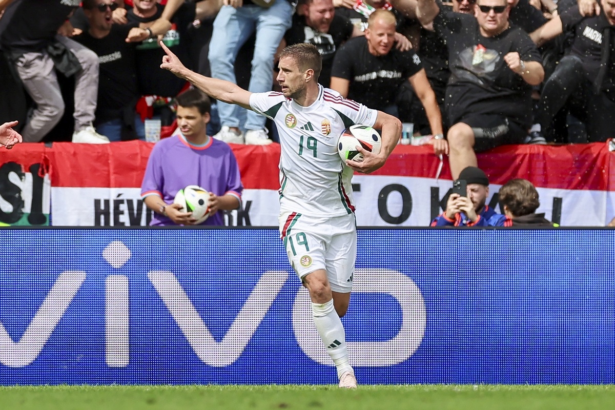    На 66-й минуте венгры сократили отставание в счёте благодаря точному удару Барнабаша Варги, однако уйти от поражения всё же не смогли / Gettyimages.ru / DeFodi Images / Contributor