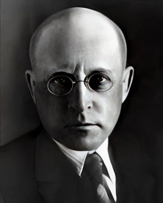 Википедия https://ru.wikipedia.org/wiki/Добычин,_Леонид_Иванович