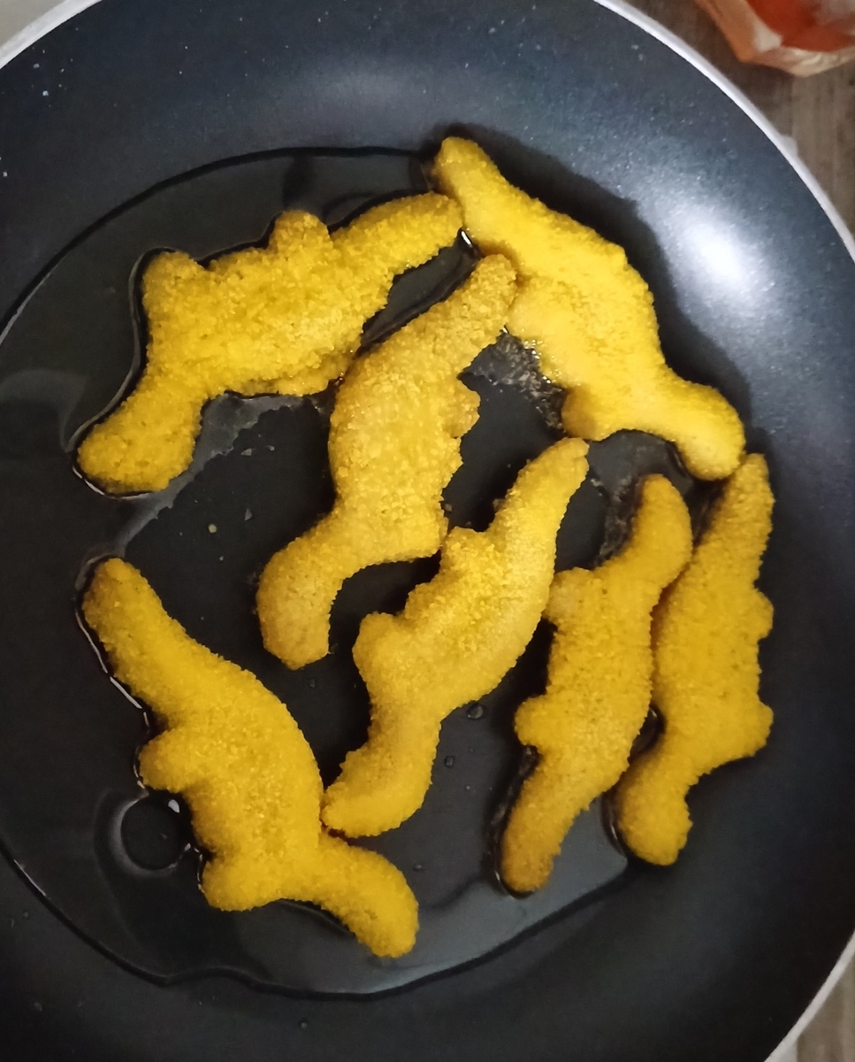 Любимые динозаврики. Панированая индейка.