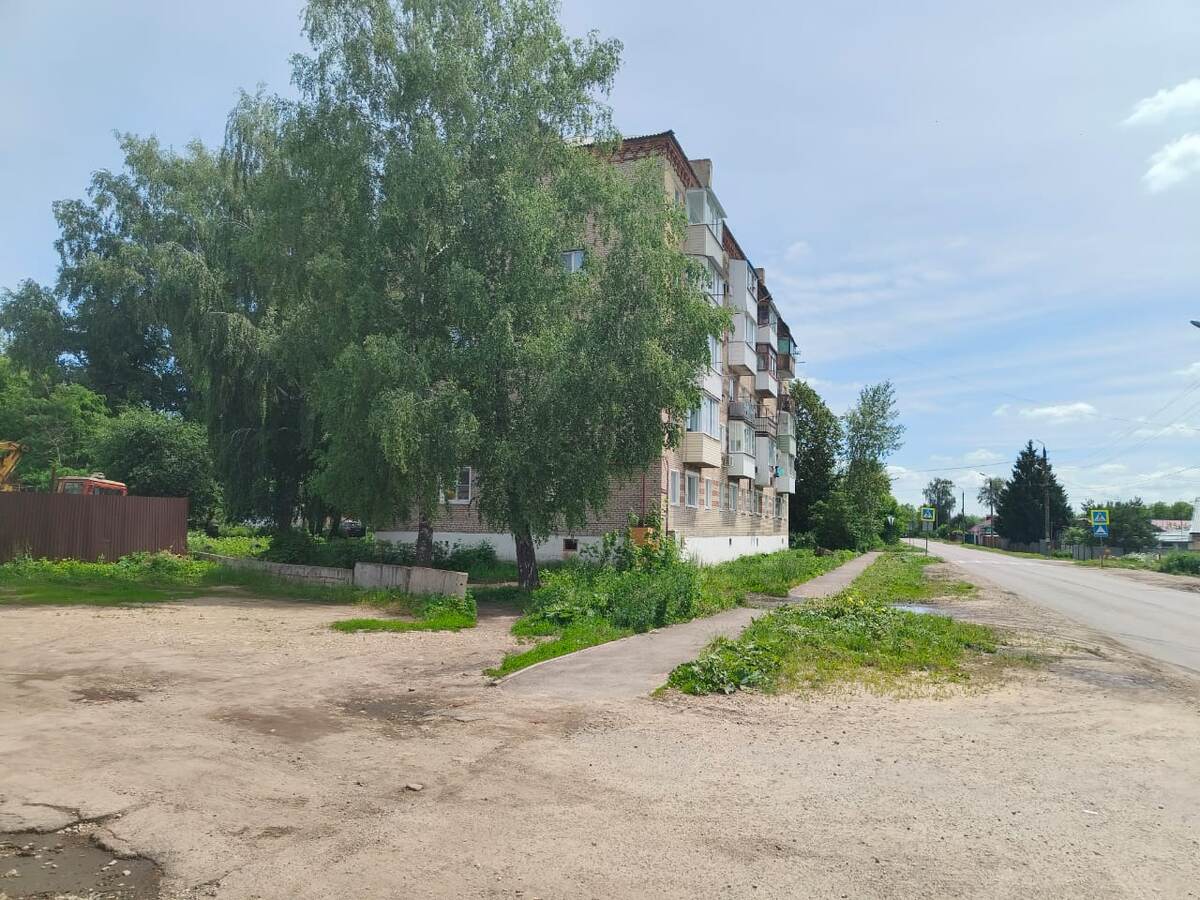 Вид на дом со стороны бани