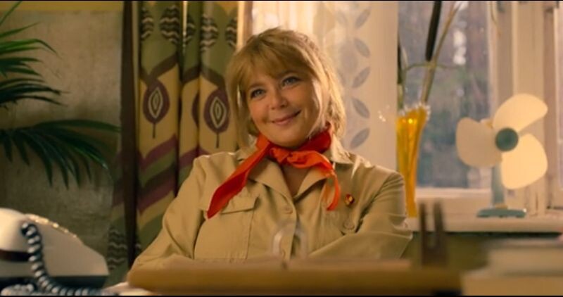 Ирина Пегова в роли вожатой в сериале "Пищеблок".